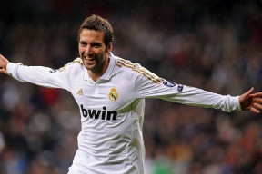 开云APP-巴萨击溃克罗地亚，特奥在德甲争冠战接管比赛，现代足球的体系与孤星辩证法