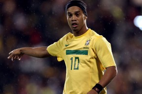 开云下载-诺坎普奇迹夜，内马尔一肩扛起巴西魂，荷兰铁蹄踏碎巴萨王朝